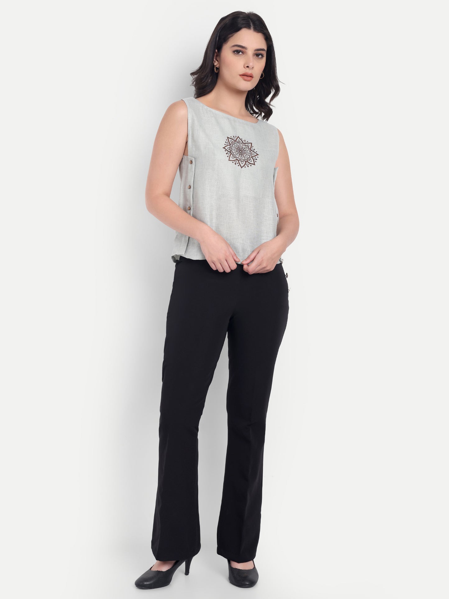 Light green top without sleeves with embroidery - esseneur.
