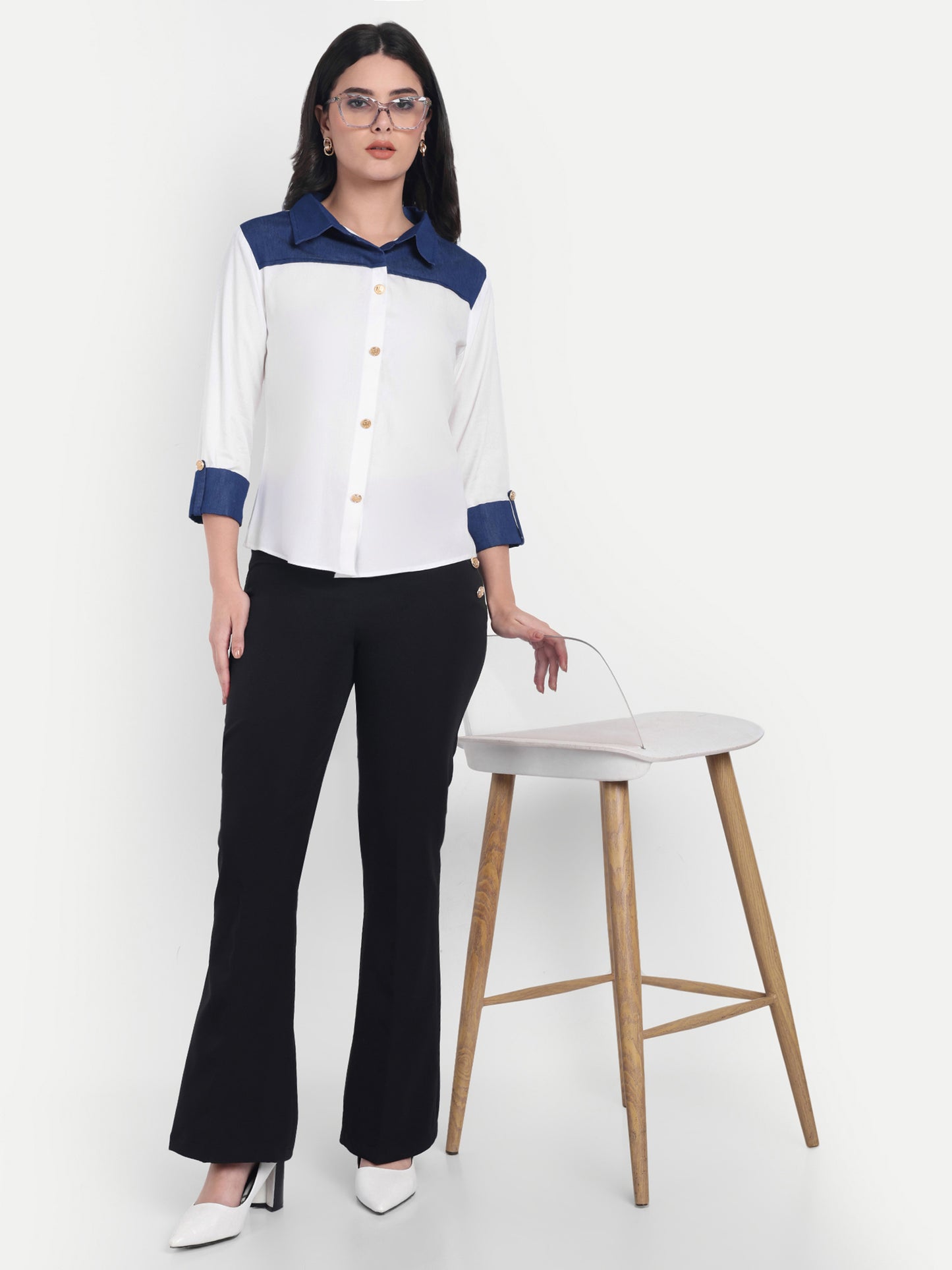 White shirt with dark blue denim on shoulder-esseneur