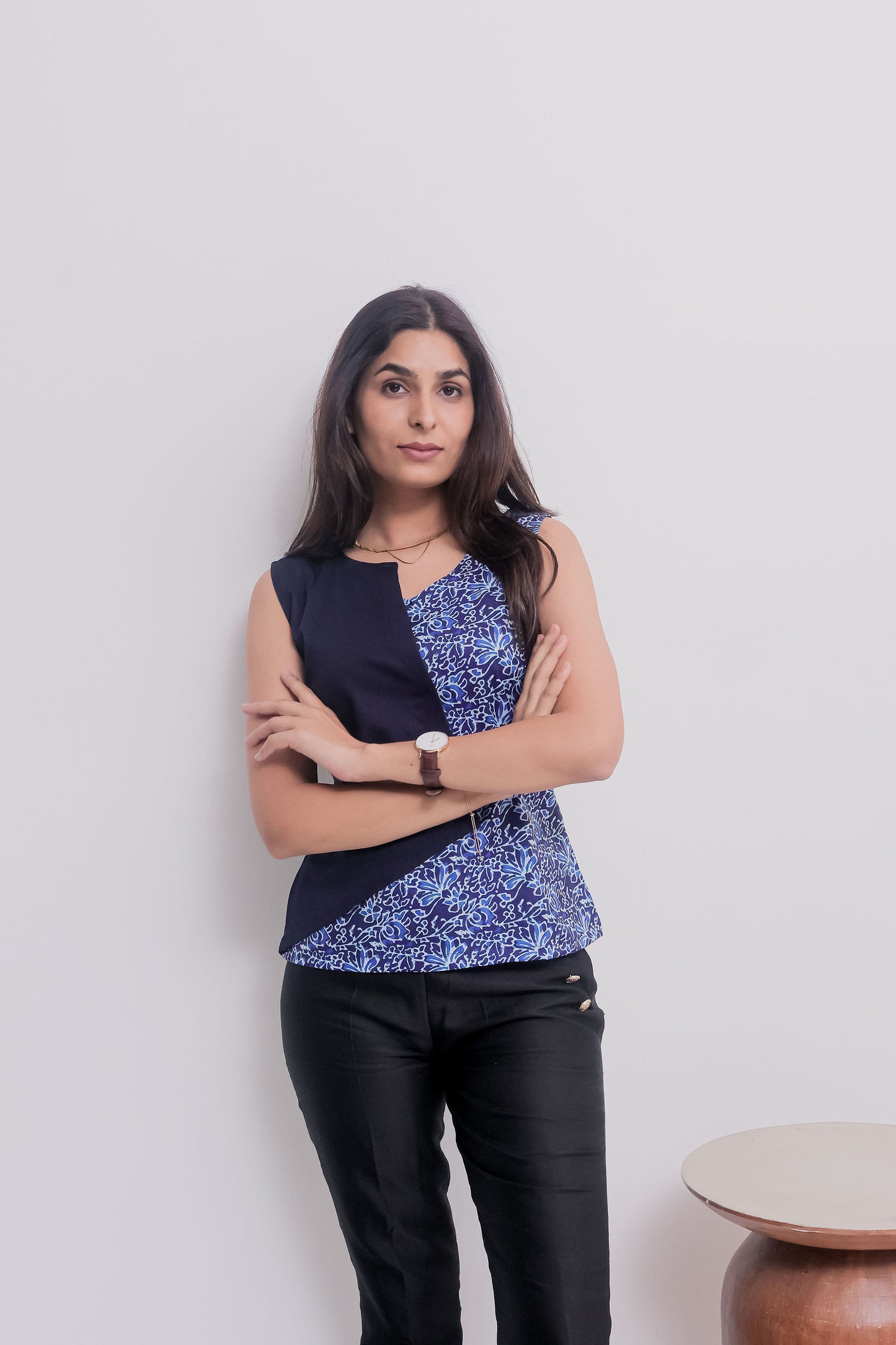 Blue printed and solid flap top - esseneur.