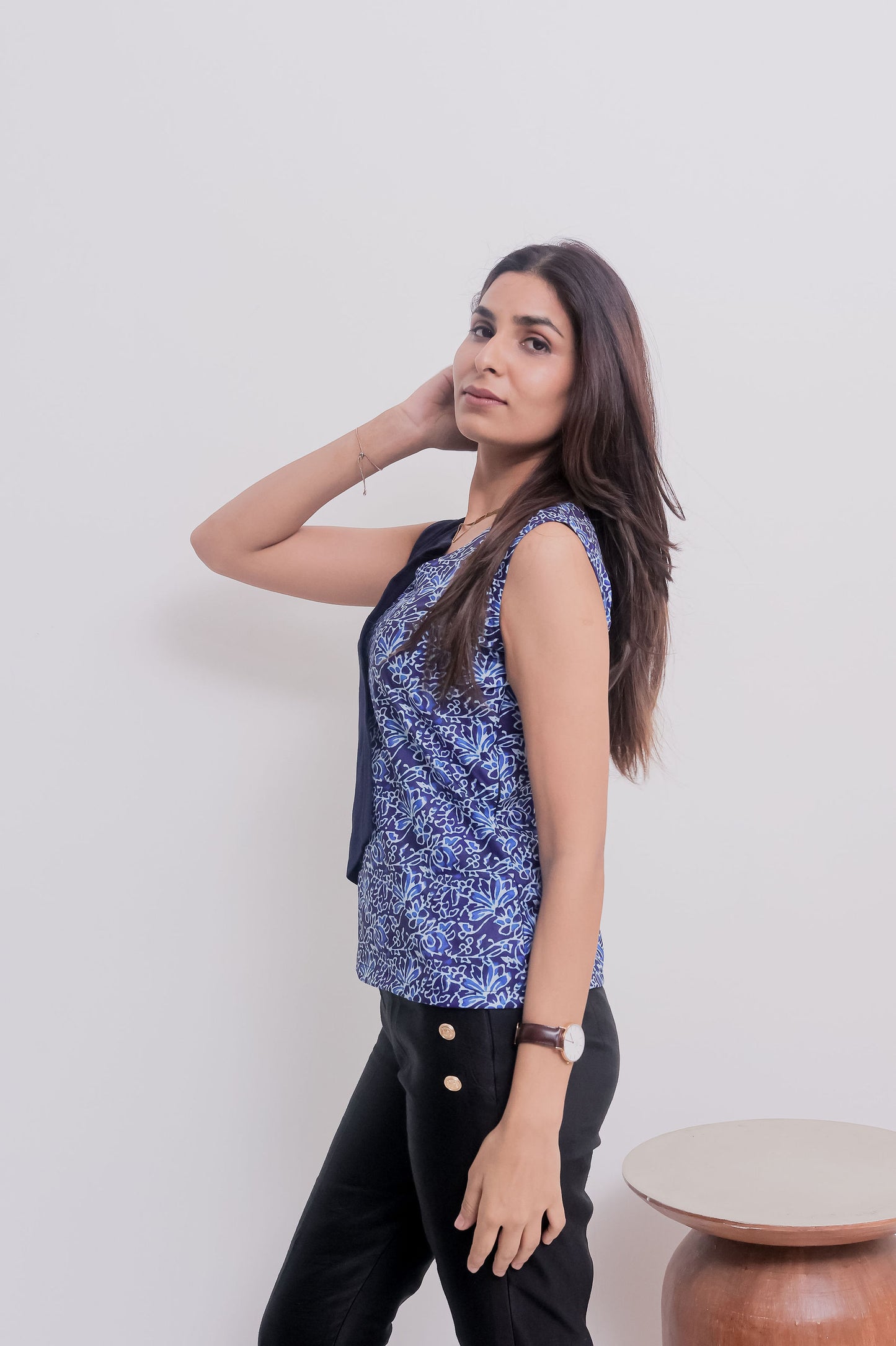 Blue printed and solid flap top - esseneur.