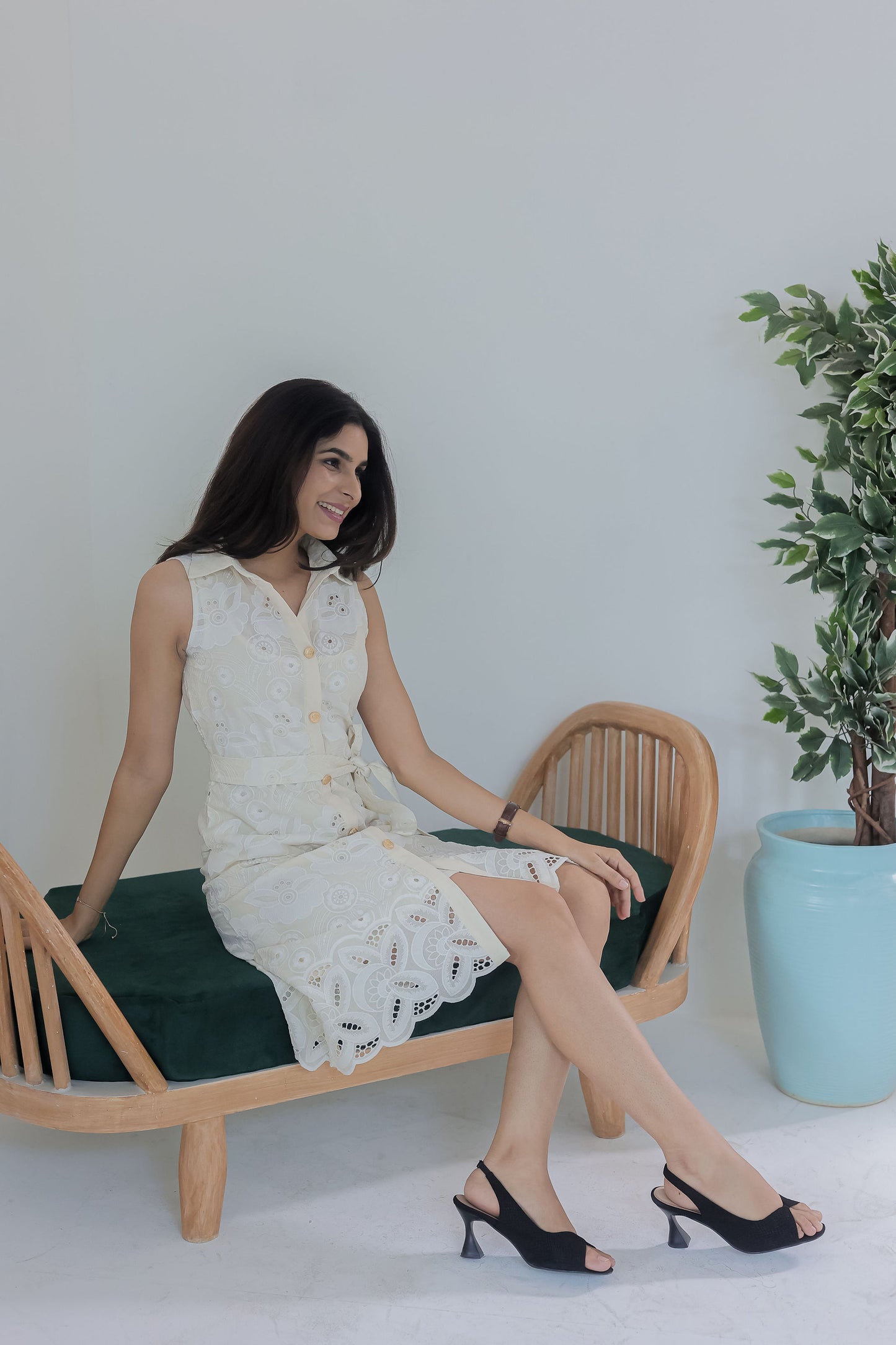 Embroidered cream dress with belt-Esseneur