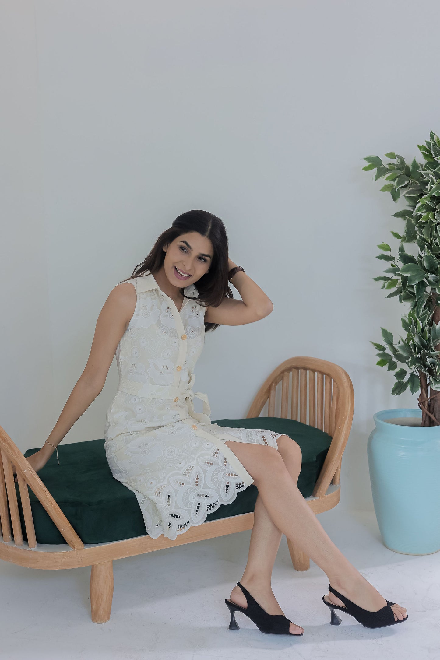 Embroidered cream dress with belt-Esseneur