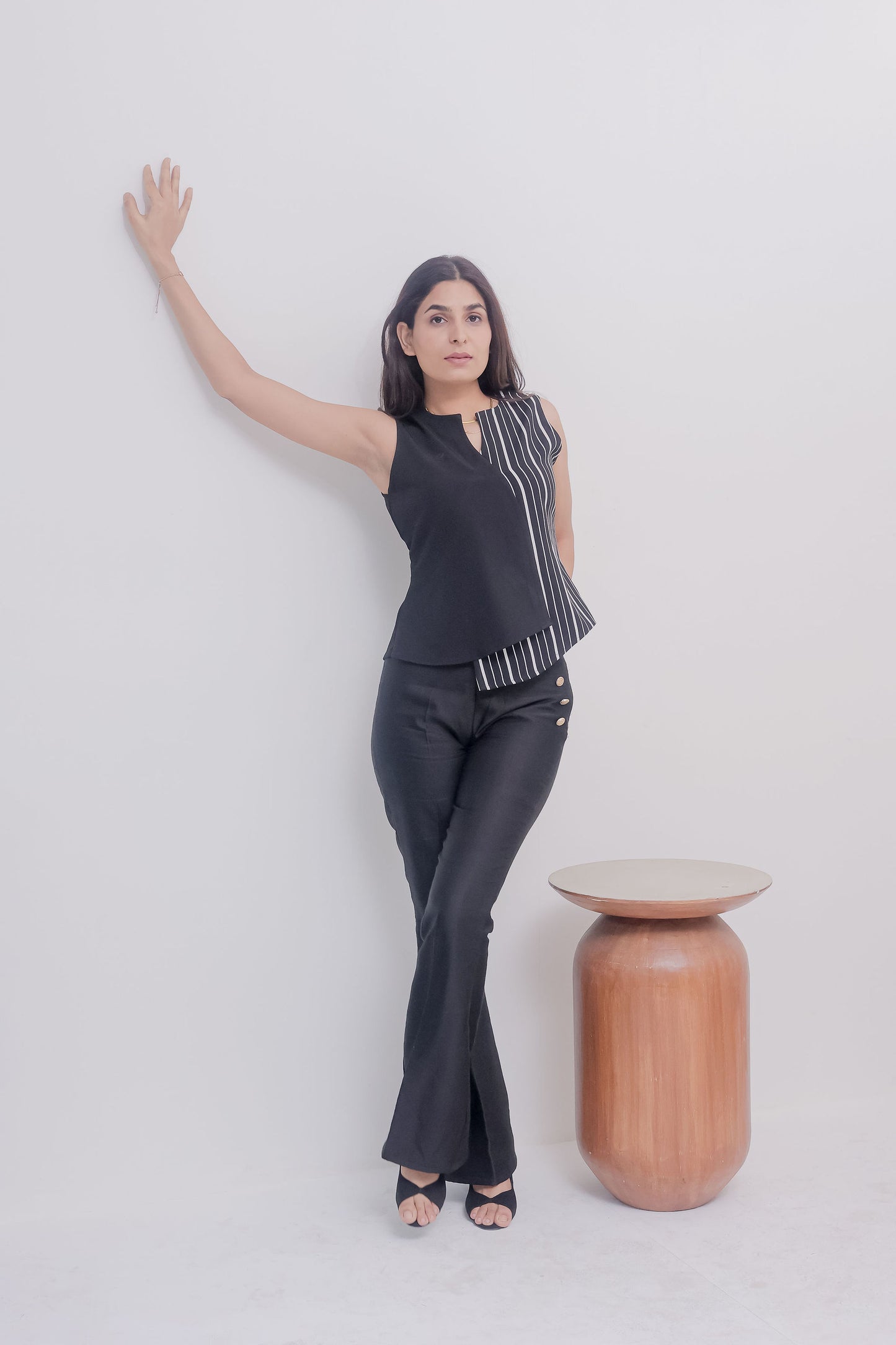 Black stripe flap with black sleeveless top - esseneur.