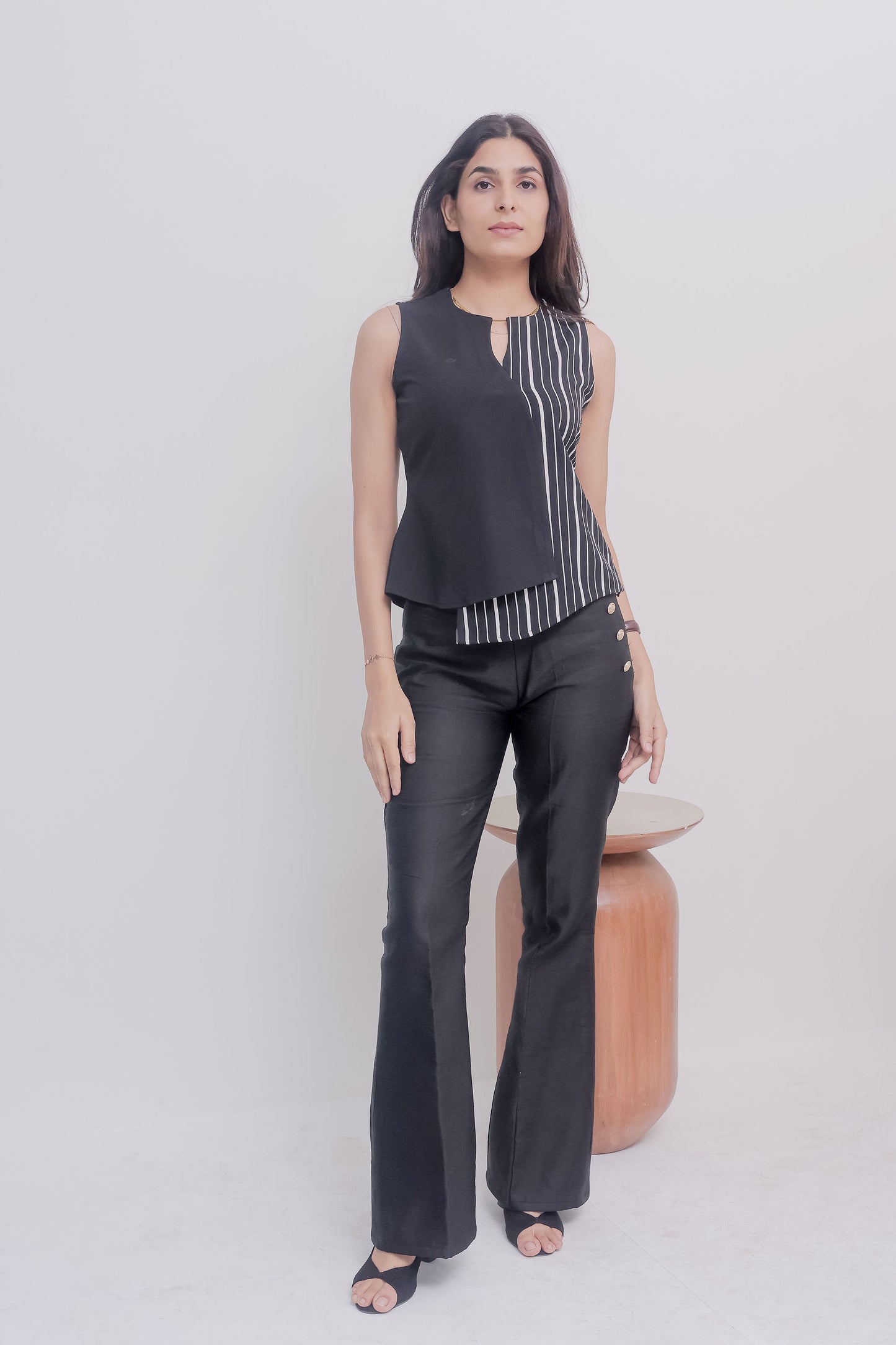 Black stripe flap with black sleeveless top - esseneur.