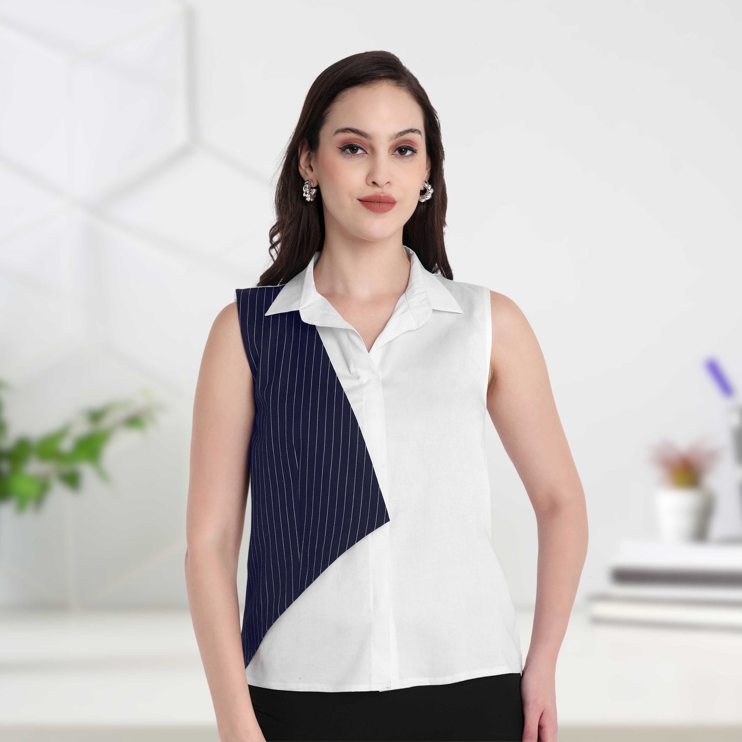 White sleeveless shirt with blue flap-esseneur