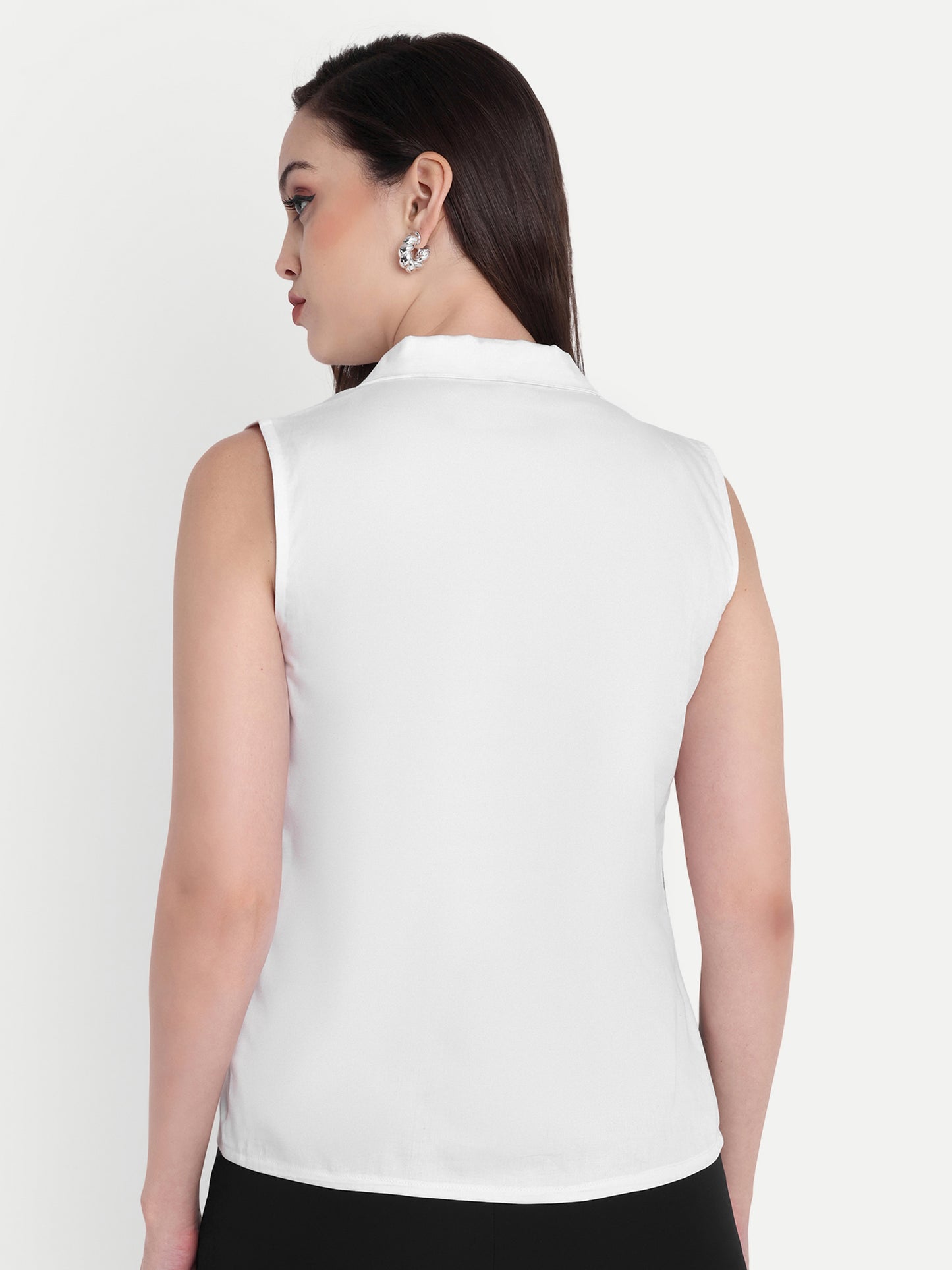 White sleeveless shirt with blue flap-esseneur
