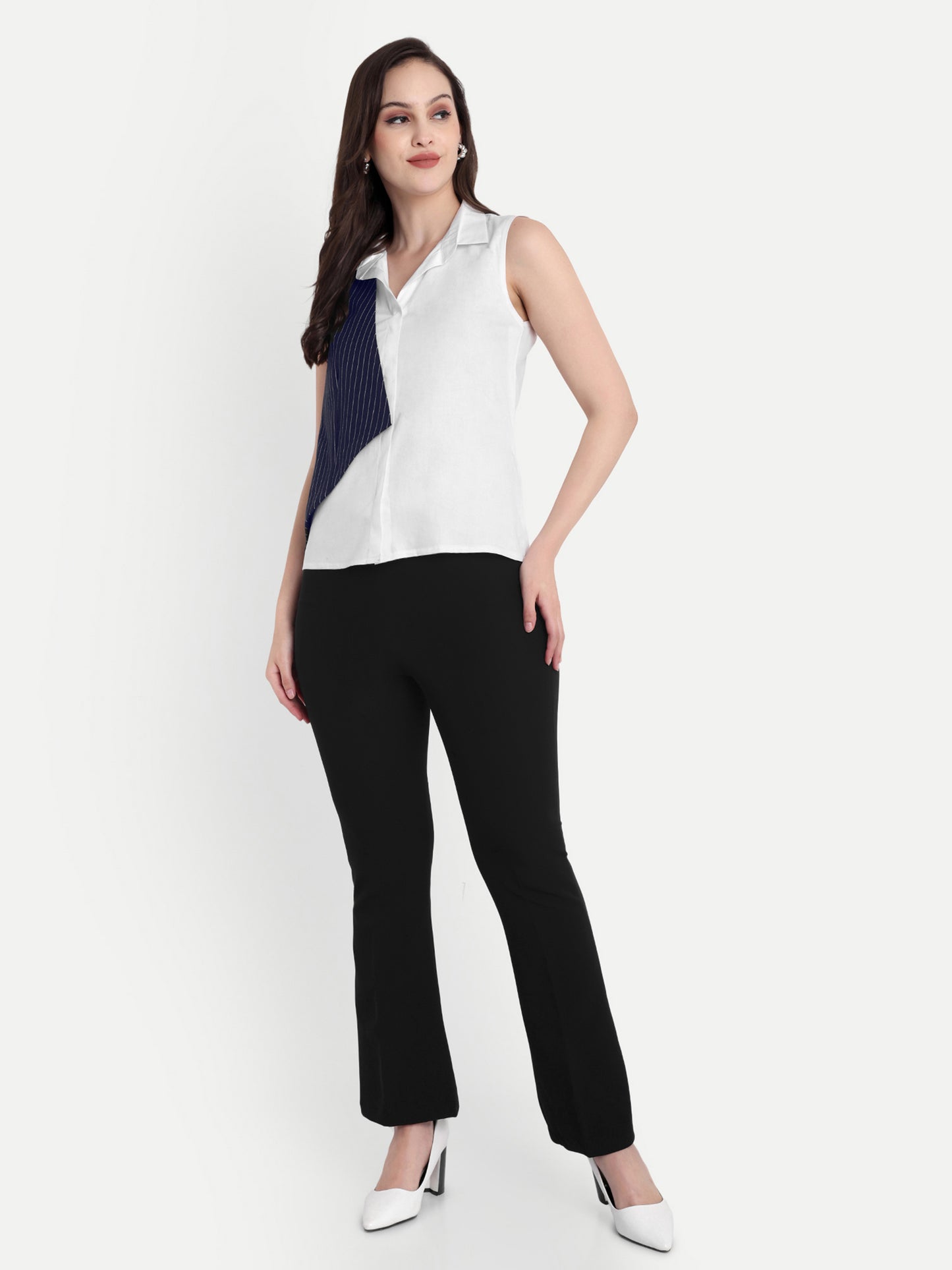 White sleeveless shirt with blue flap-esseneur