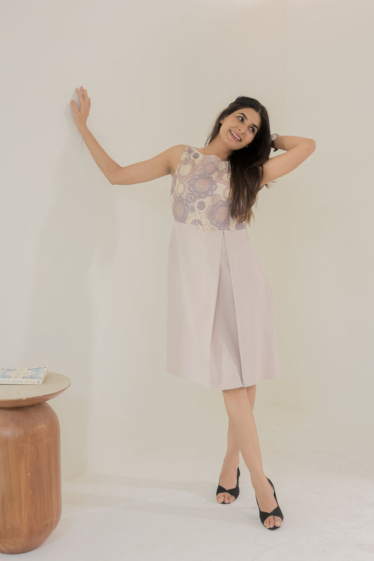 Cream crotia dress with gold buckle-esseneur