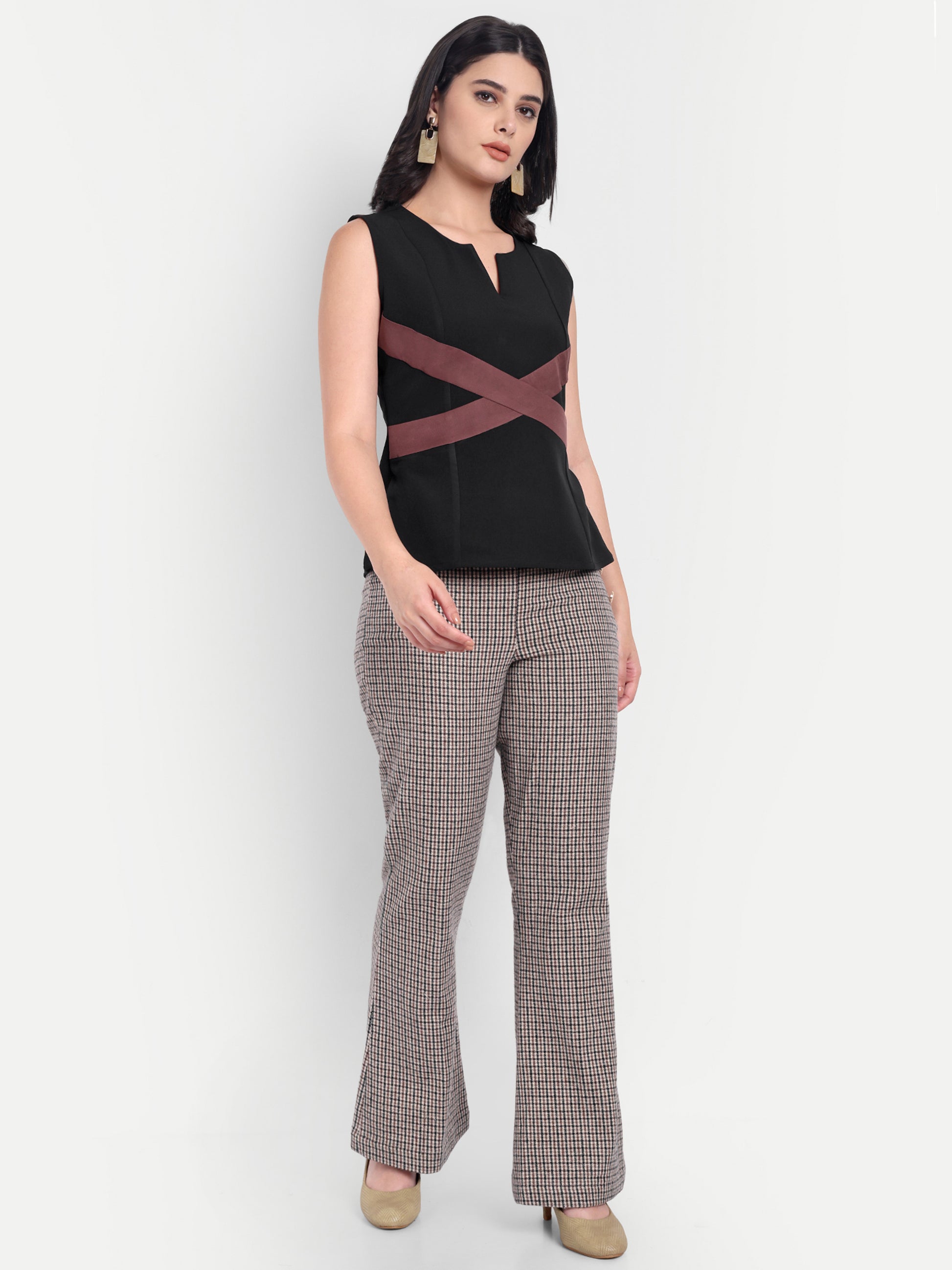Black top with brown cross bow pattern - esseneur.