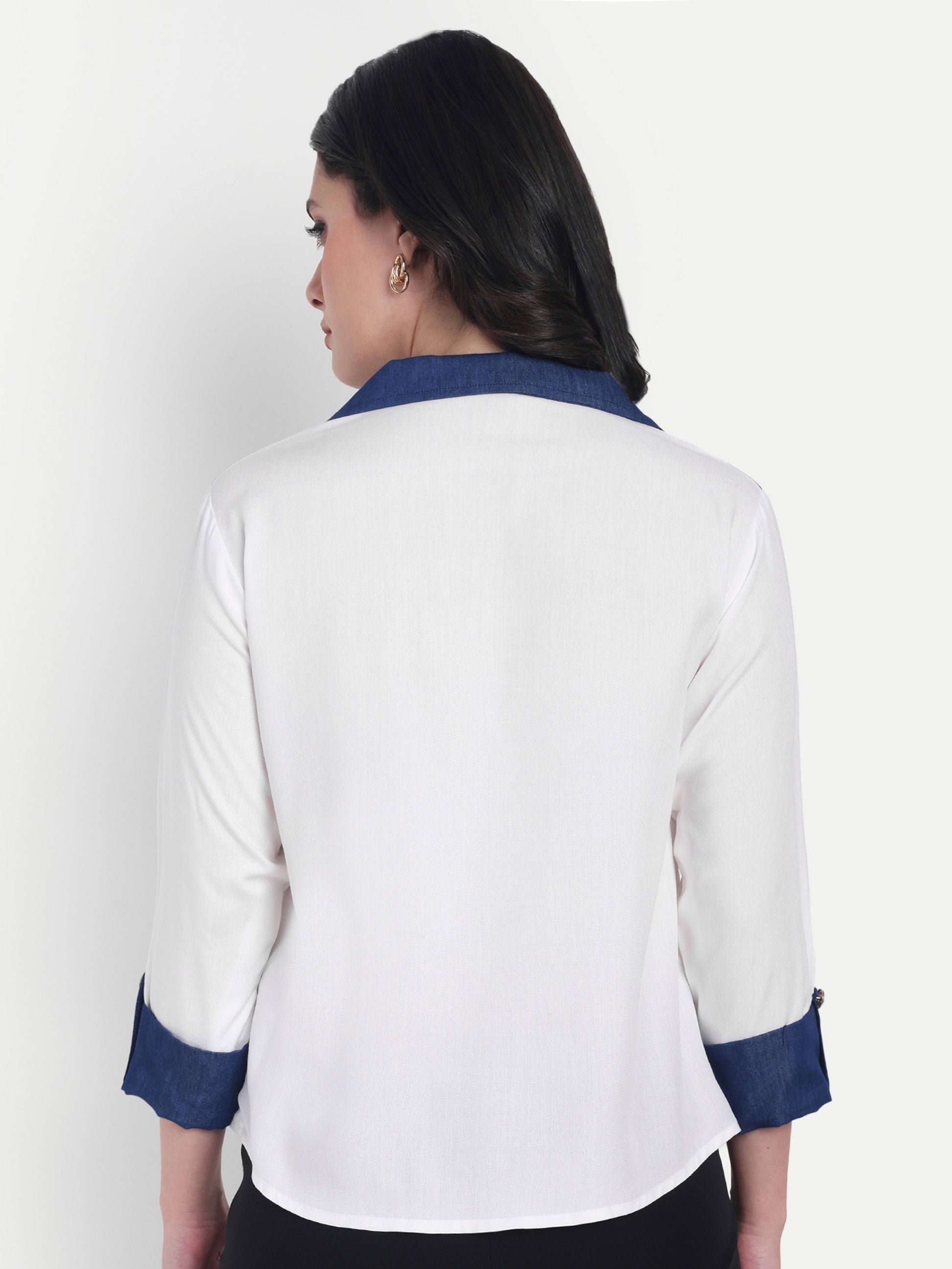 White shirt with dark blue denim on shoulder-esseneur