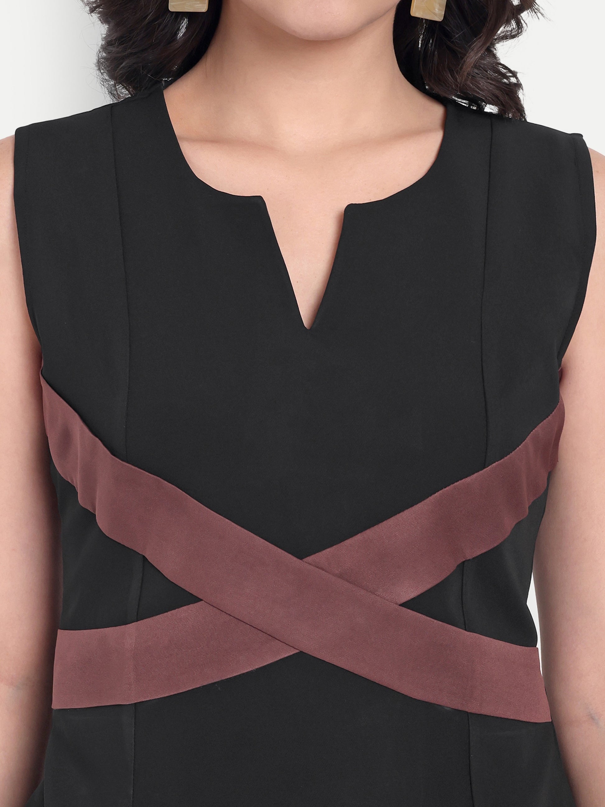 Black top with brown cross bow pattern - esseneur. 