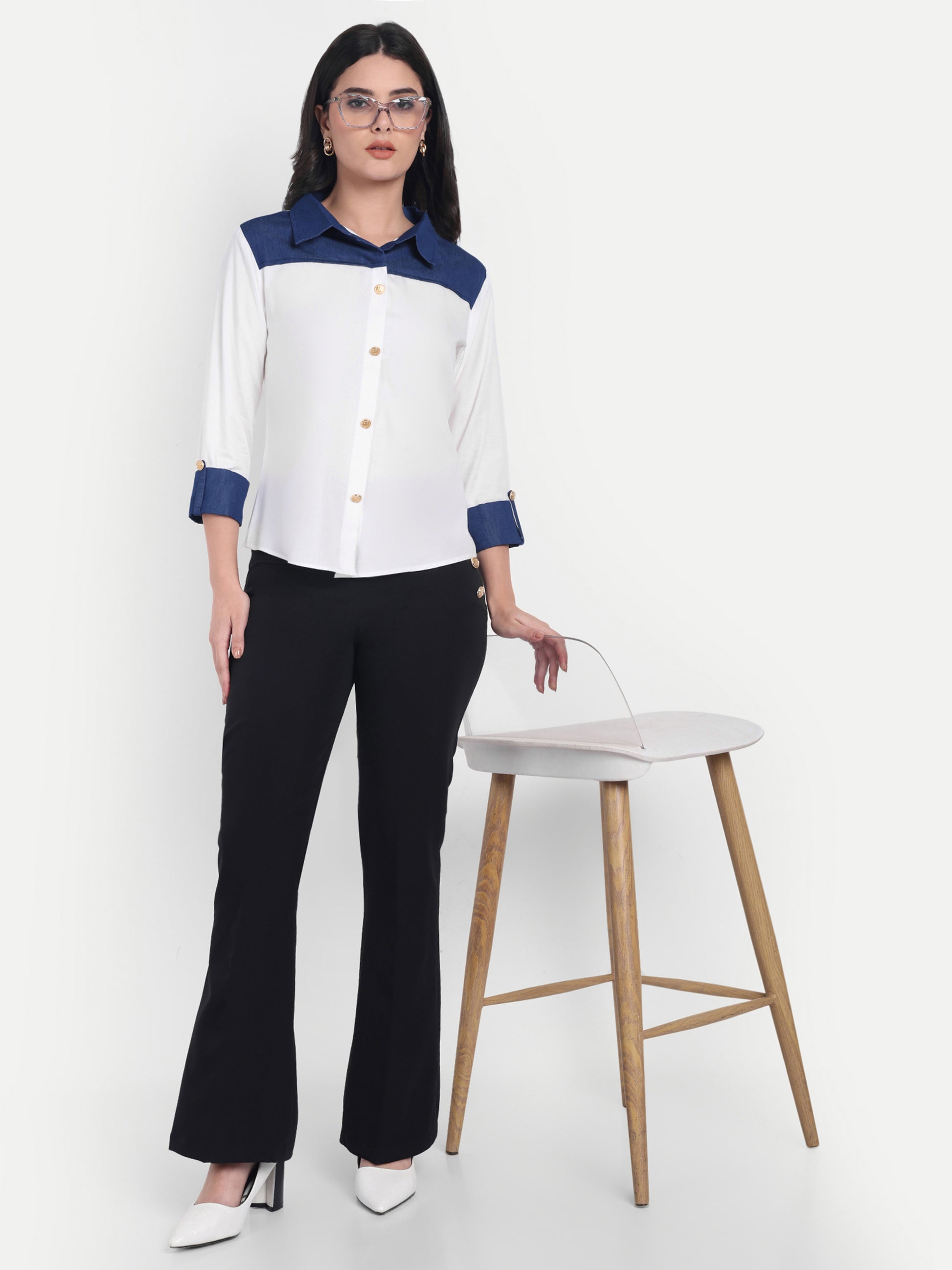White shirt with dark blue denim on shoulder-esseneur