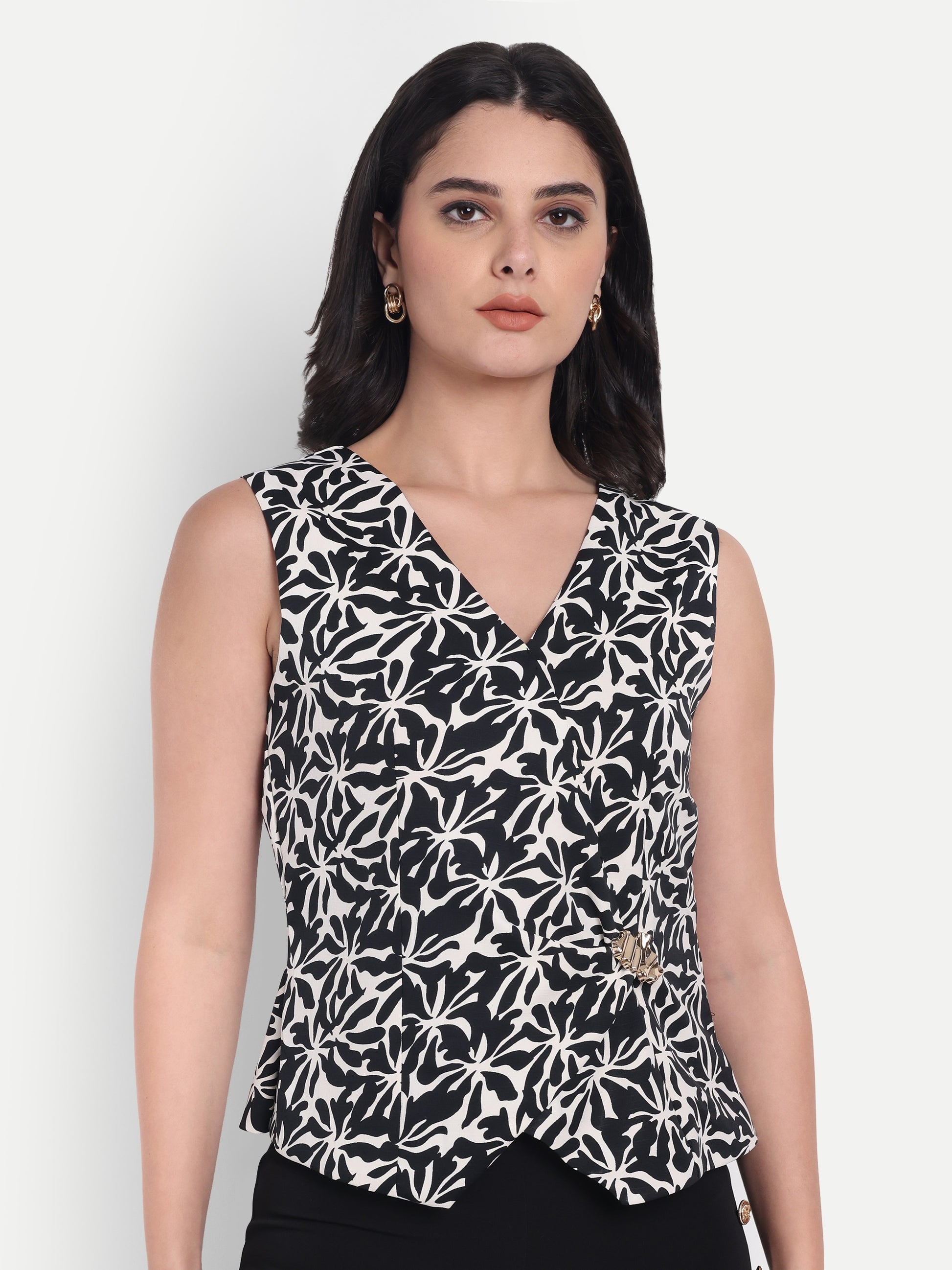 Black pants with printed black waistcoat top-Esseneur