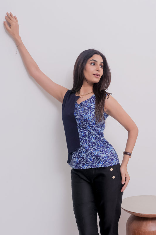 Blue printed and solid flap top - esseneur.