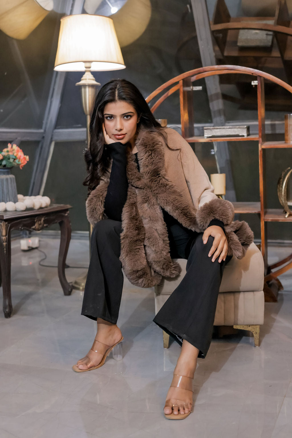 Cream ombre stall with fur detailing	ESWWS0002-CRMFR