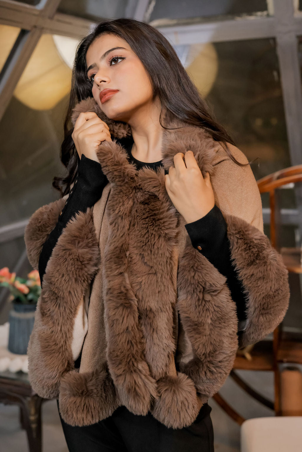 Cream ombre stall with fur detailing	ESWWS0002-CRMFR