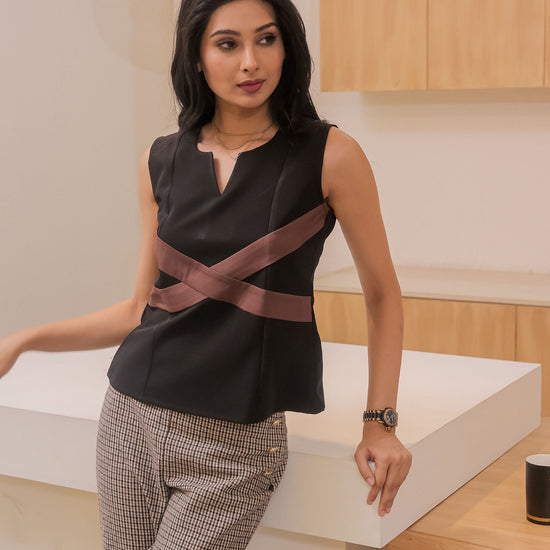 Black top with brown cross bow pattern - esseneur.