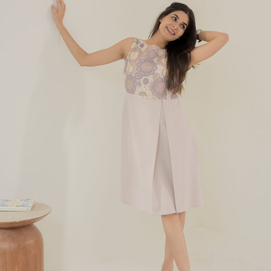 Cream crotia dress with gold buckle-esseneur